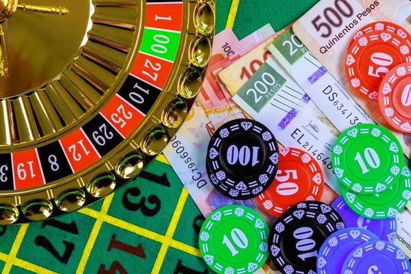 AduQ betting interface and hand comparison